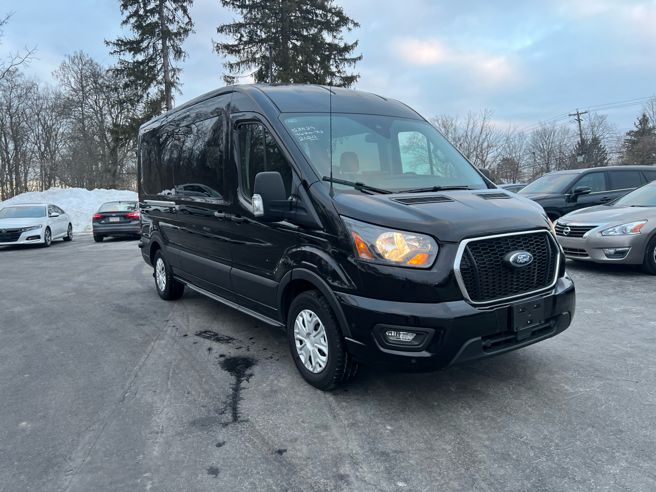 Ford Transit Passenger Wagon T-350 148" Med Roof XLT RWD 2024