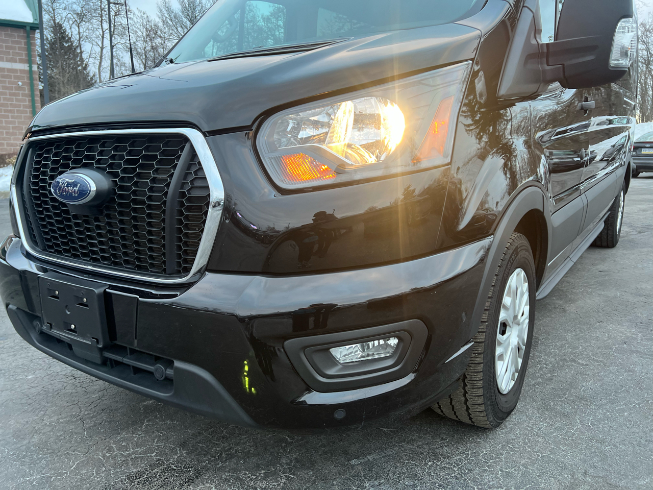 Ford Transit Passenger Wagon T-350 148" Med Roof XLT RWD 2024