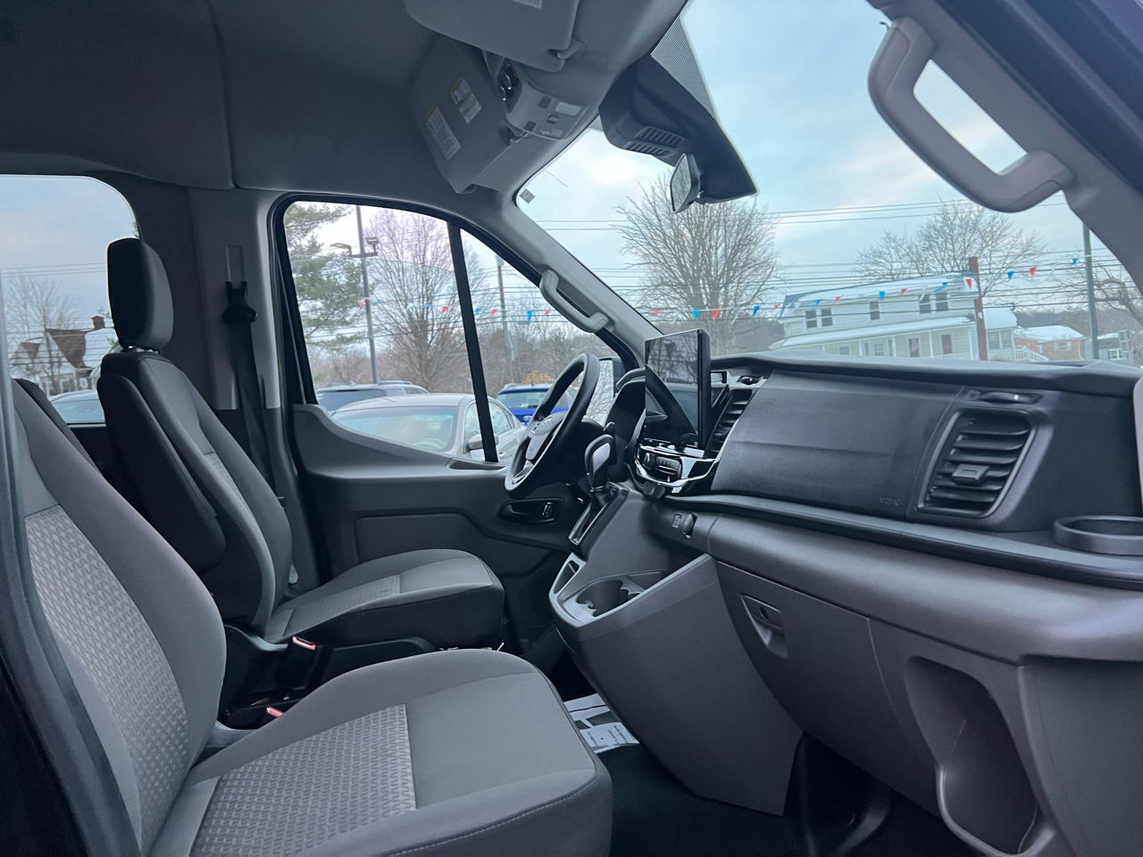 Ford Transit Passenger Wagon T-350 148" Med Roof XLT RWD 2024