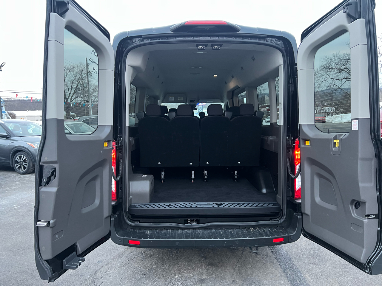 Ford Transit Passenger Wagon T-350 148" Med Roof XLT RWD 2024