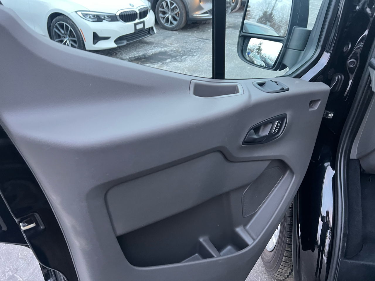 Ford Transit Passenger Wagon T-350 148" Med Roof XLT RWD 2024