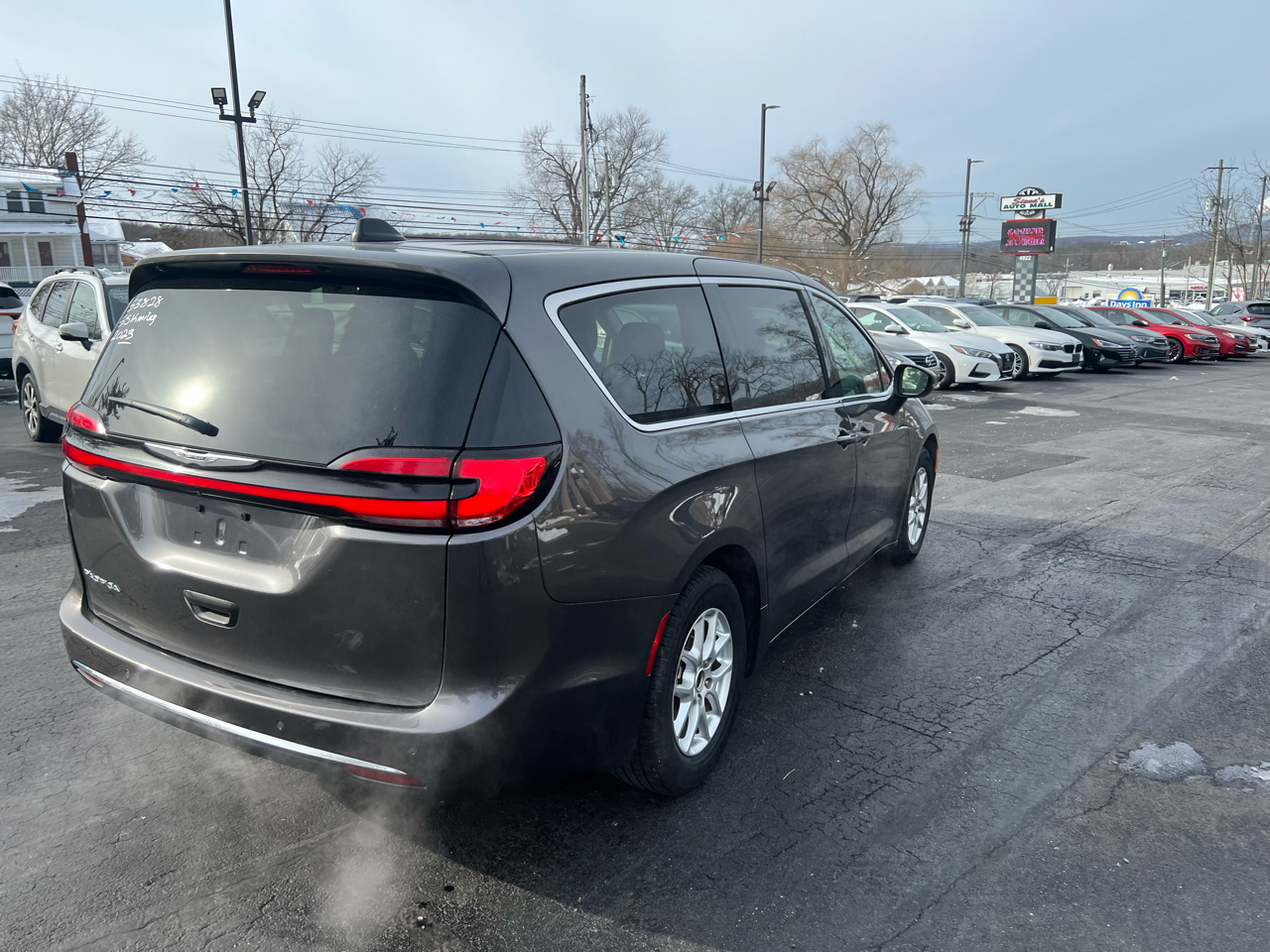 Chrysler Pacifica Touring L FWD 2023