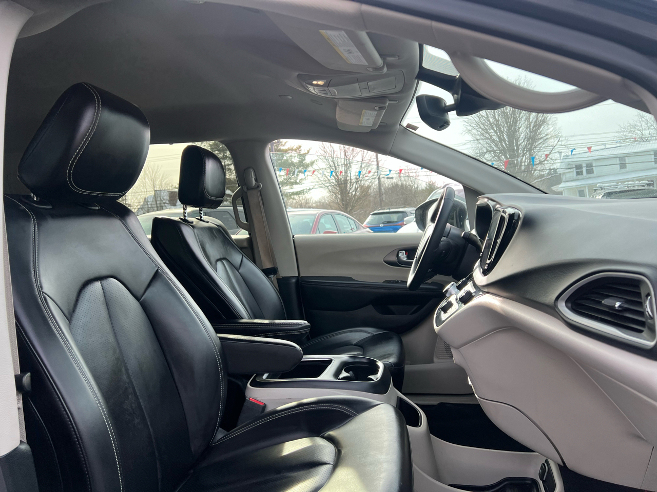 Chrysler Pacifica Touring L FWD 2023