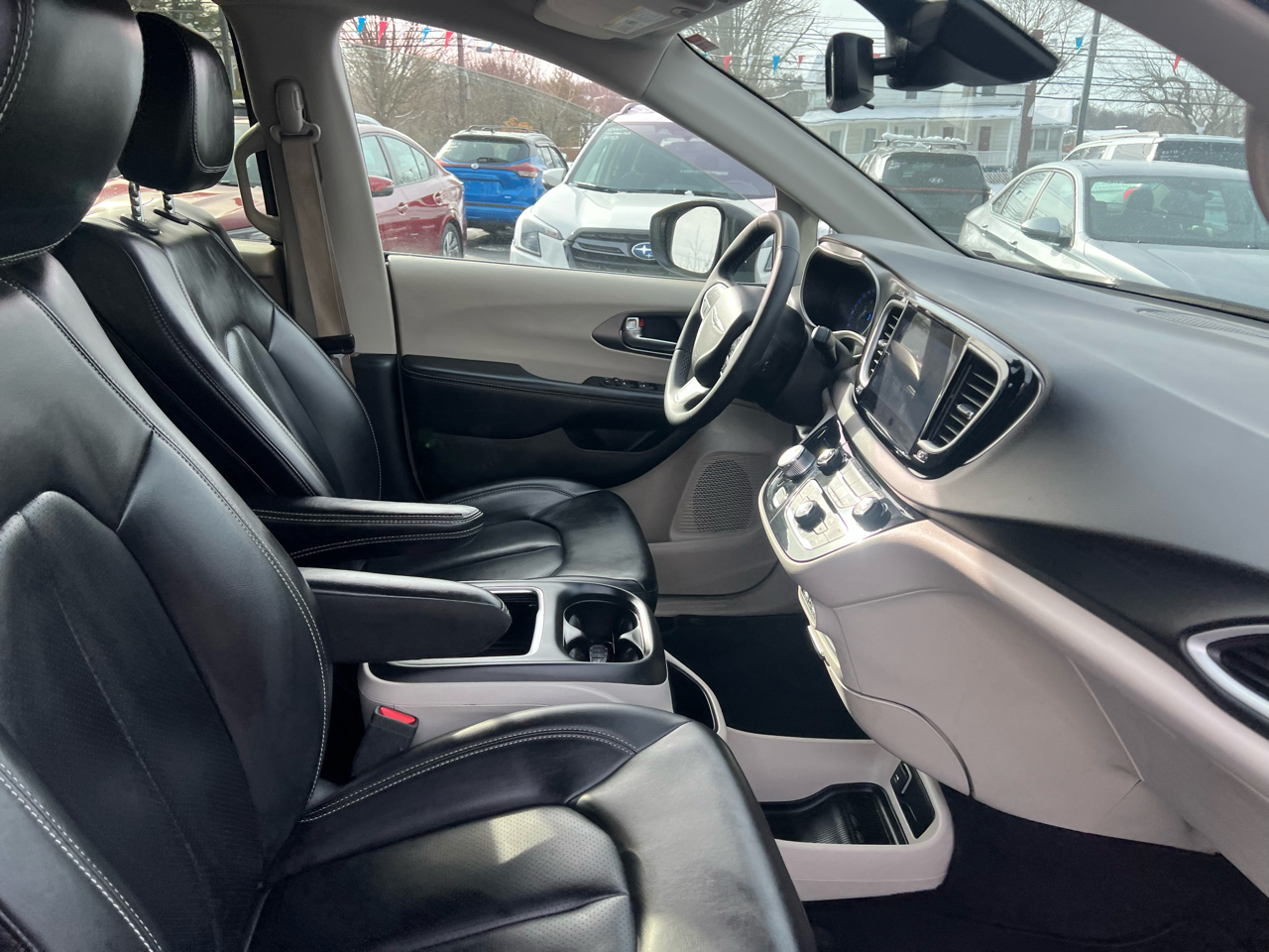 Chrysler Pacifica Touring L FWD 2023