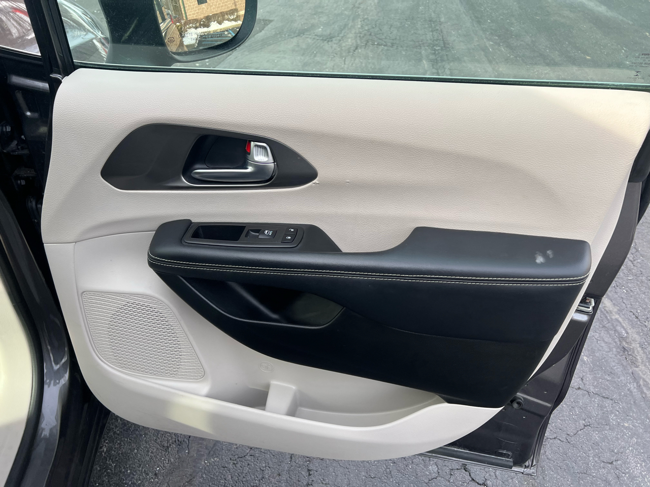 Chrysler Pacifica Touring L FWD 2023