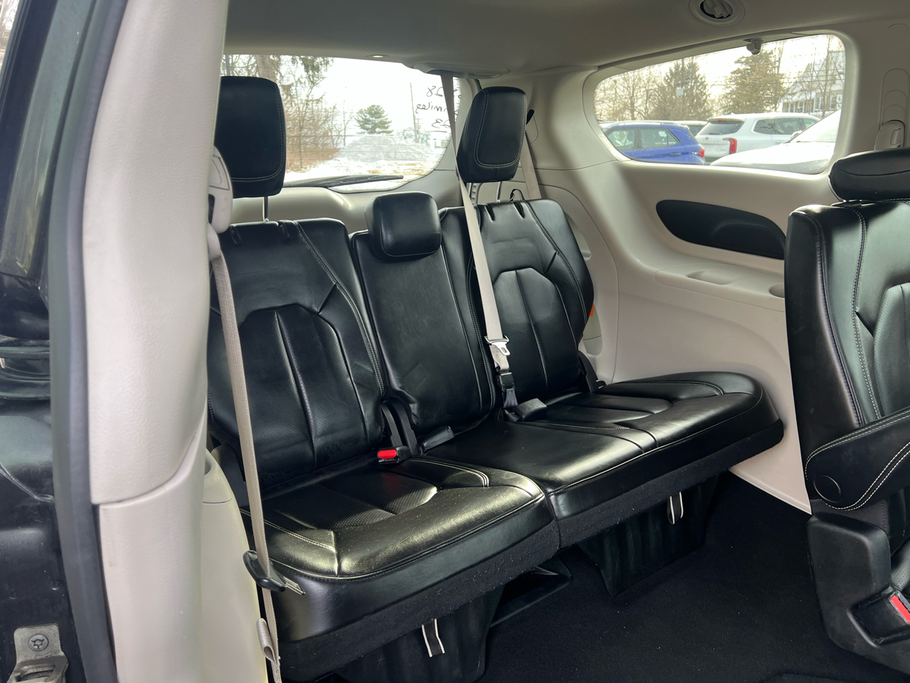 Chrysler Pacifica Touring L FWD 2023