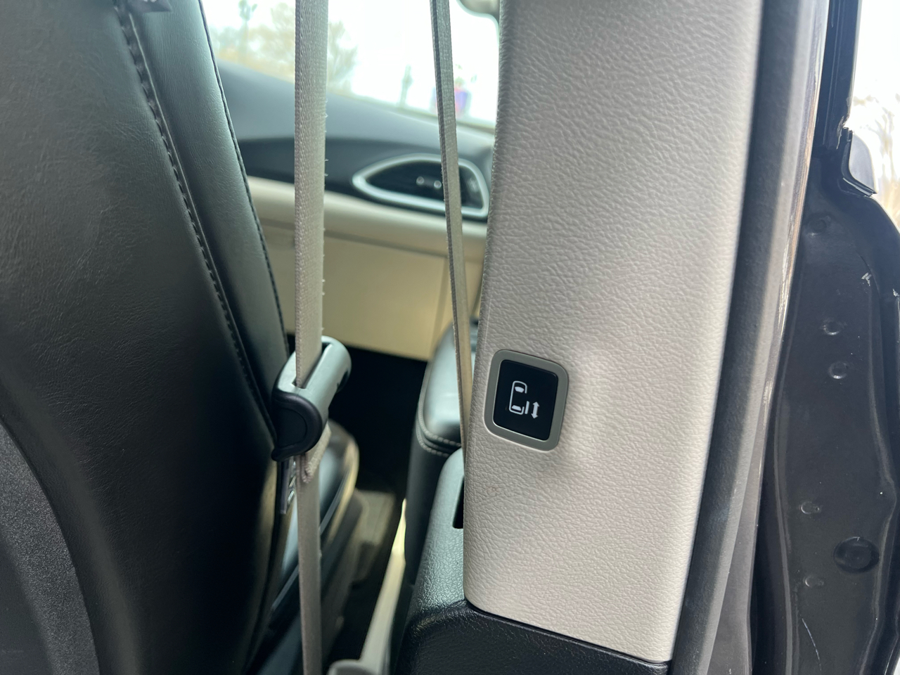 Chrysler Pacifica Touring L FWD 2023