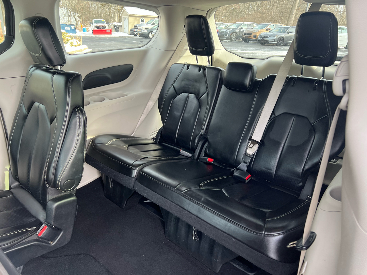 Chrysler Pacifica Touring L FWD 2023