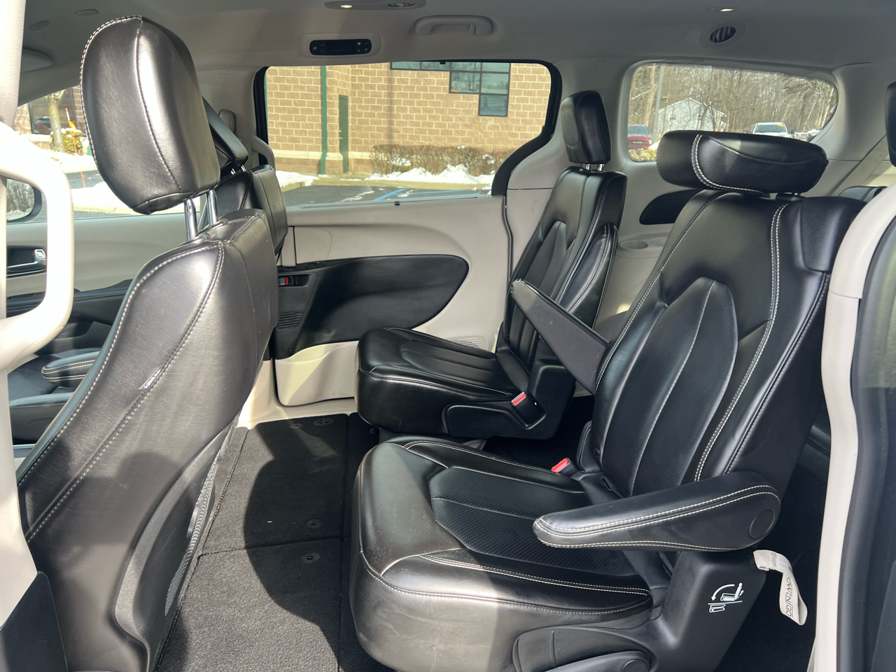 Chrysler Pacifica Touring L FWD 2023