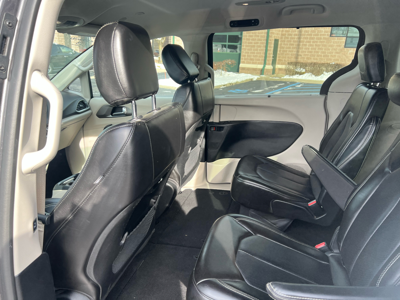 Chrysler Pacifica Touring L FWD 2023