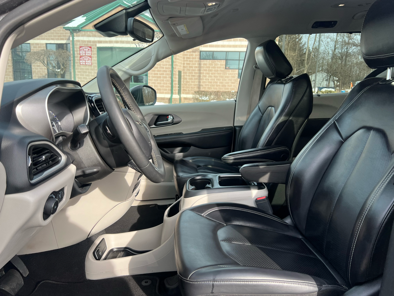 Chrysler Pacifica Touring L FWD 2023