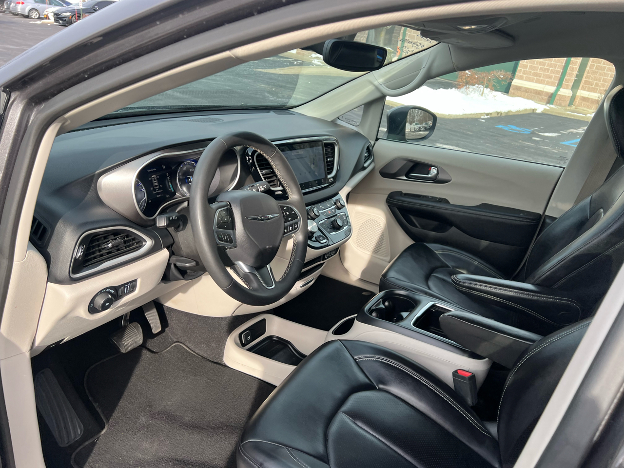 Chrysler Pacifica Touring L FWD 2023