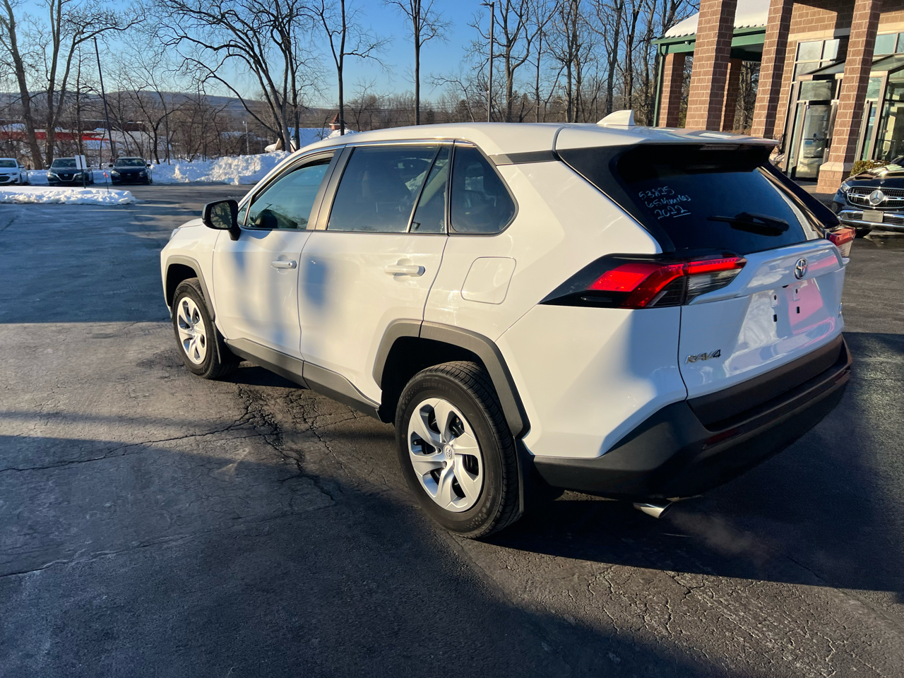 Toyota RAV4 LE AWD (Natl) 2022