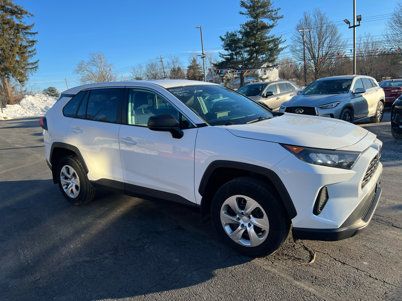 Toyota RAV4 LE AWD (Natl) 2022