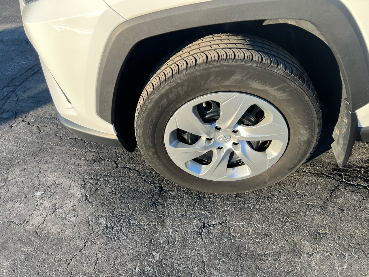 Toyota RAV4 LE AWD (Natl) 2022