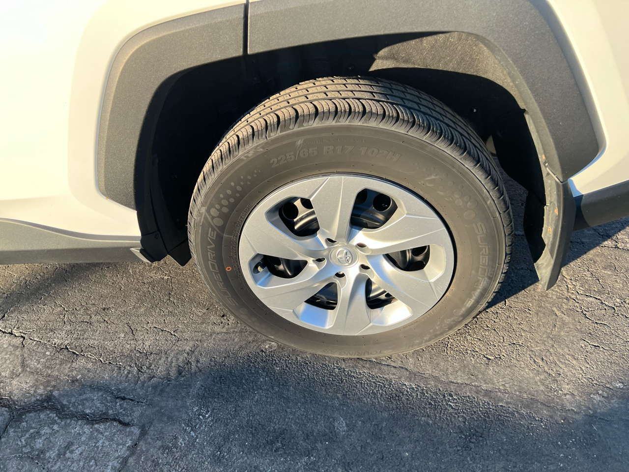 Toyota RAV4 LE AWD (Natl) 2022