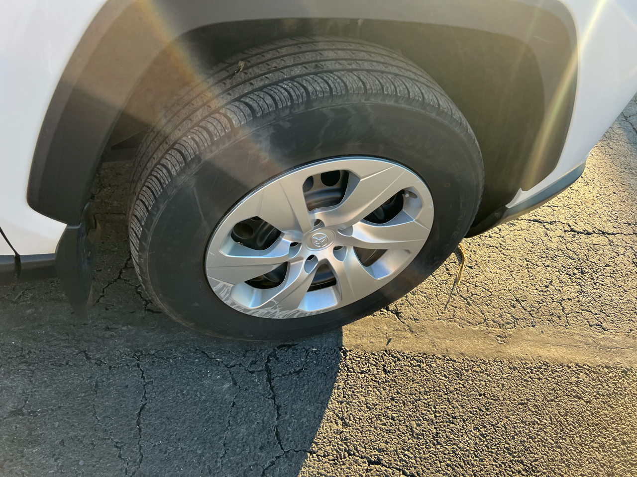 Toyota RAV4 LE AWD (Natl) 2022