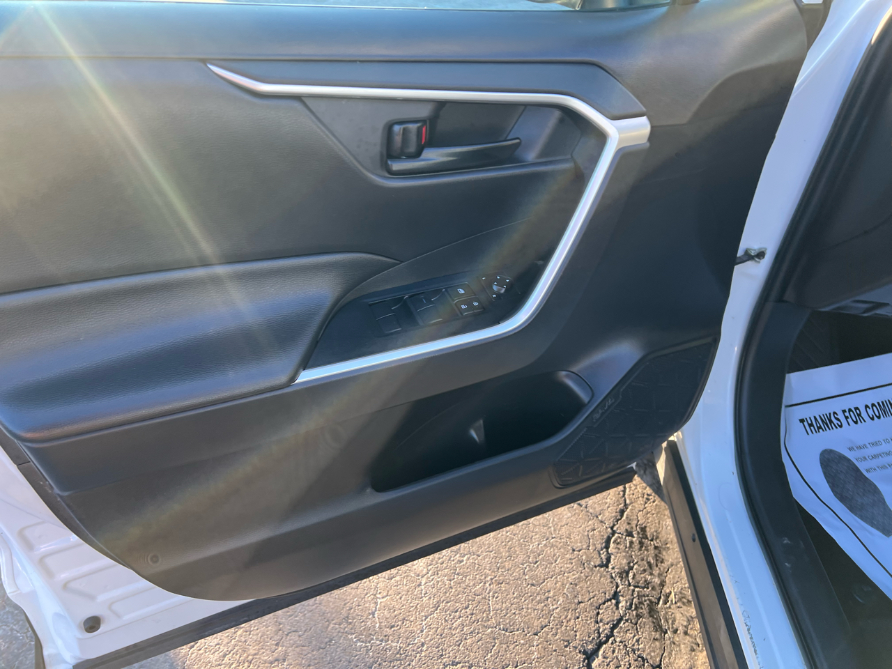 Toyota RAV4 LE AWD (Natl) 2022