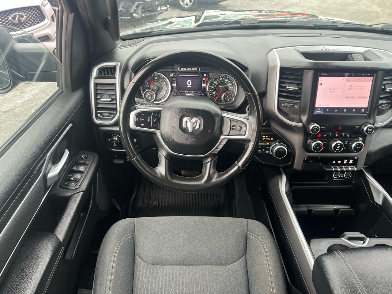 RAM 1500 Big Horn 4x4 Quad Cab 6'4" Box 2022