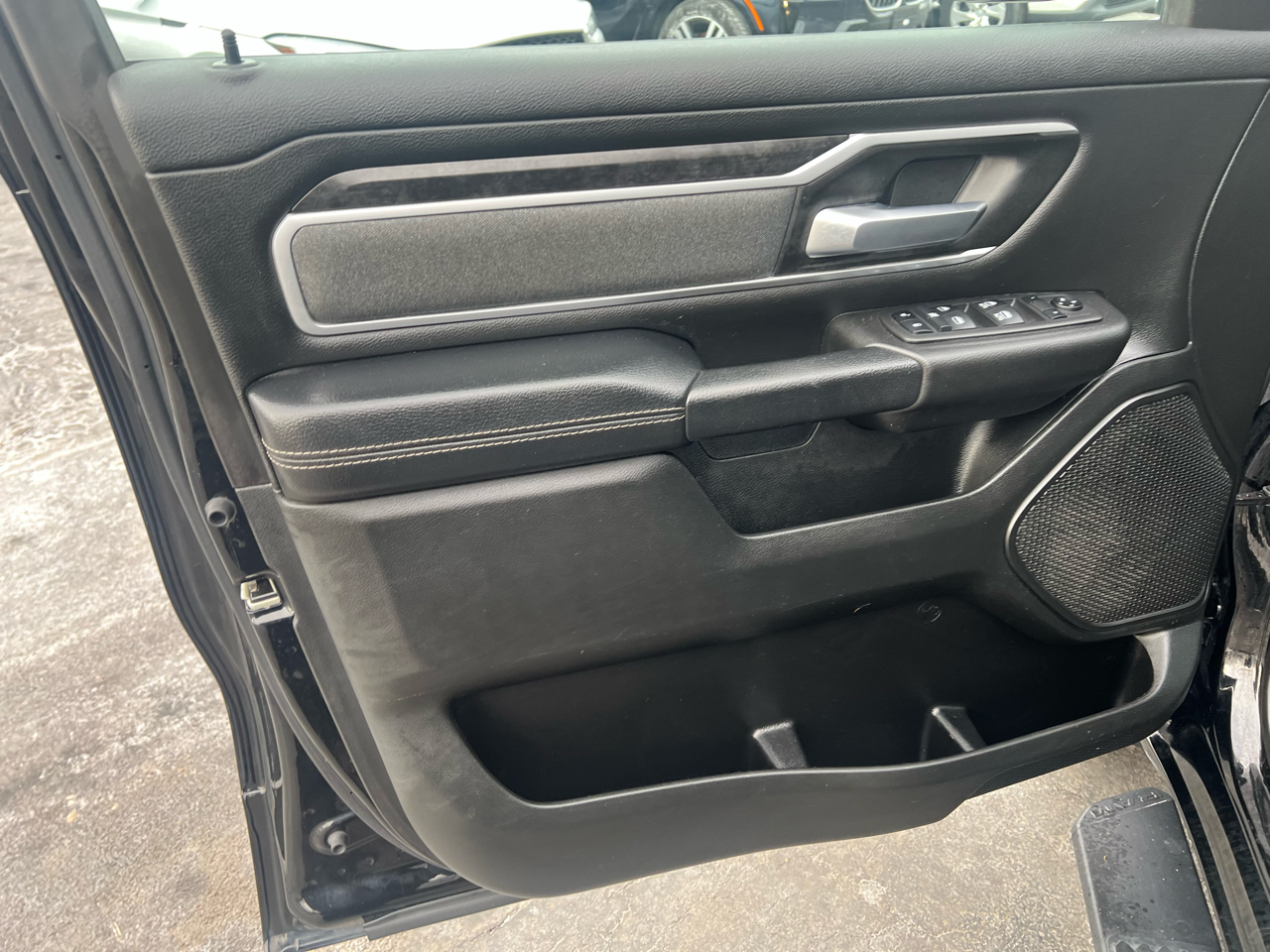 RAM 1500 Big Horn 4x4 Quad Cab 6'4" Box 2022