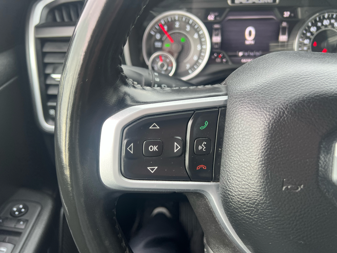 RAM 1500 Big Horn 4x4 Quad Cab 6'4" Box 2022