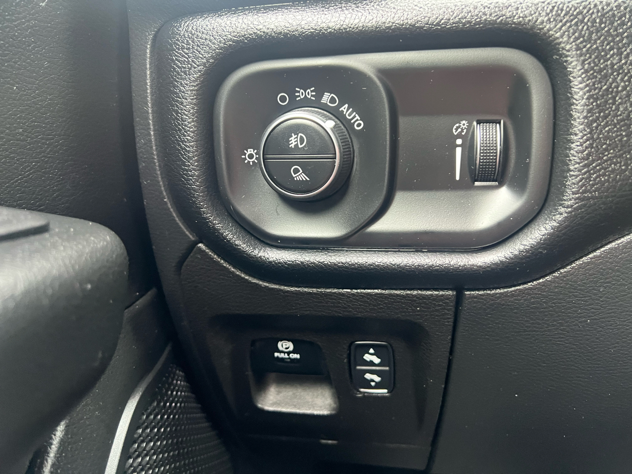 RAM 1500 Big Horn 4x4 Quad Cab 6'4" Box 2022