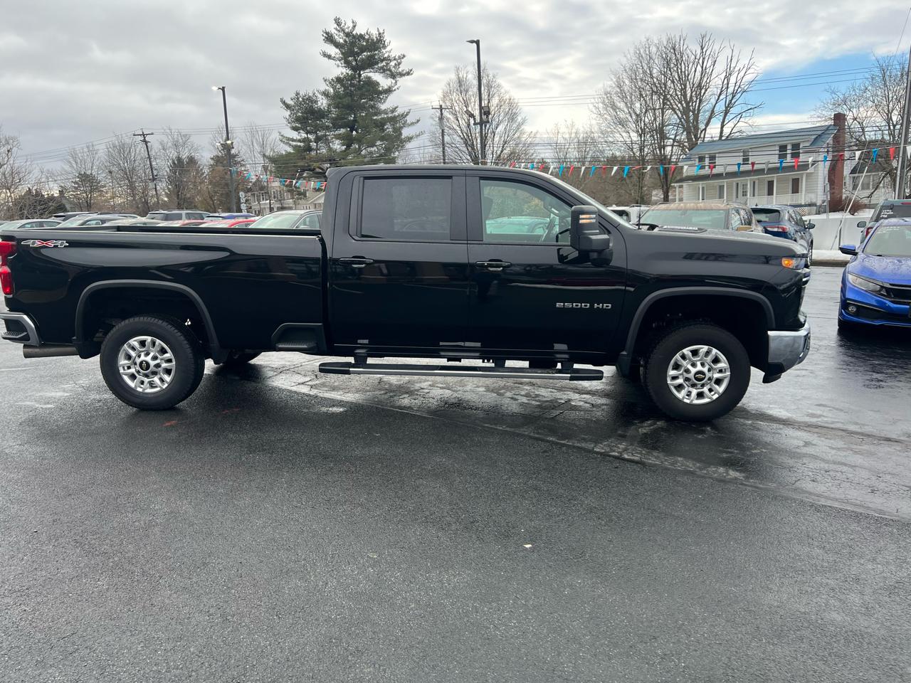 Chevrolet Silverado 2500HD 4WD Crew Cab 172" LT 2025