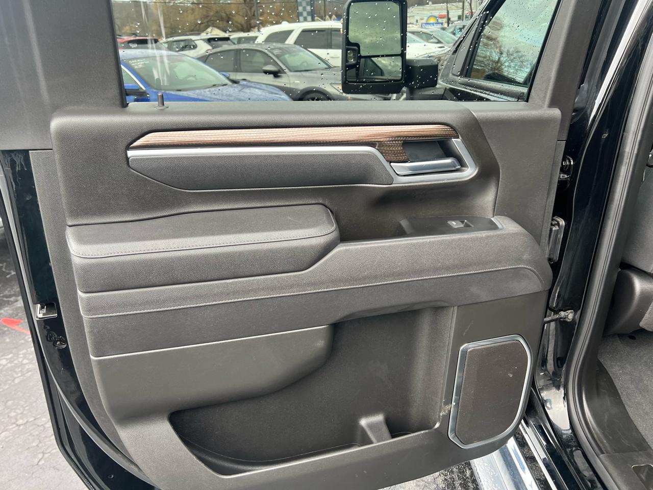 Chevrolet Silverado 2500HD 4WD Crew Cab 172" LT 2025