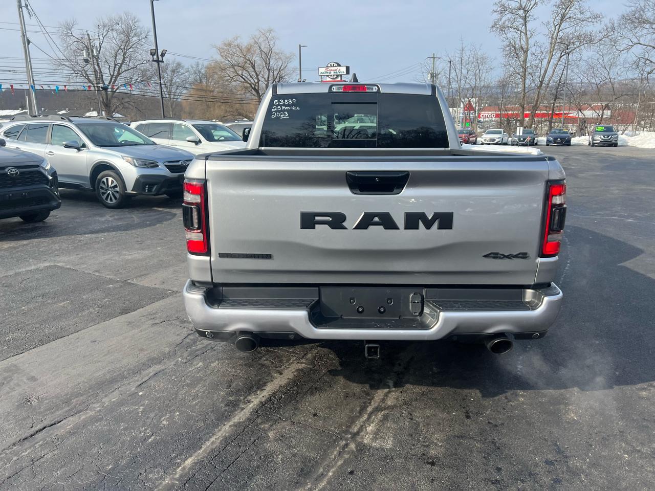 RAM 1500 Big Horn 4x4 Crew Cab 5'7" Box 2023