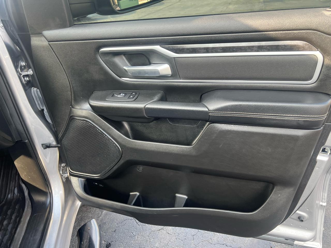 RAM 1500 Big Horn 4x4 Crew Cab 5'7" Box 2023