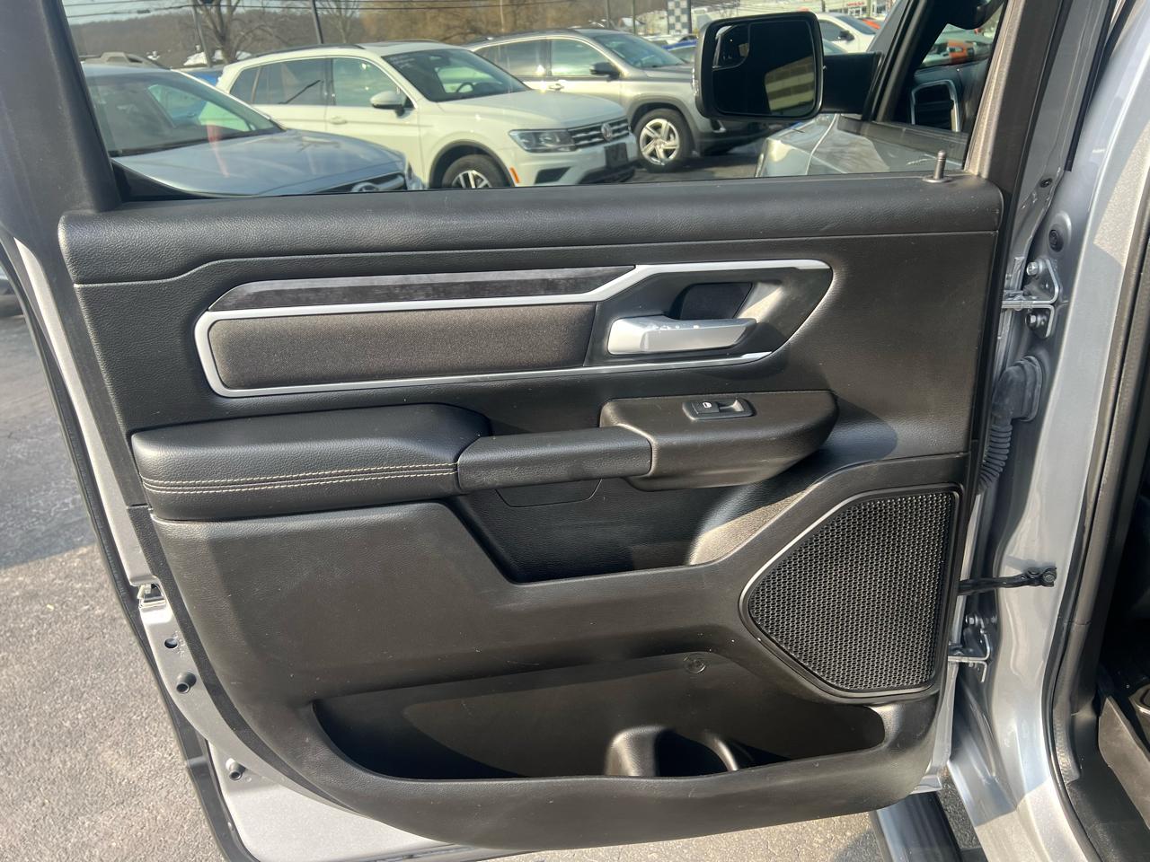 RAM 1500 Big Horn 4x4 Crew Cab 5'7" Box 2023