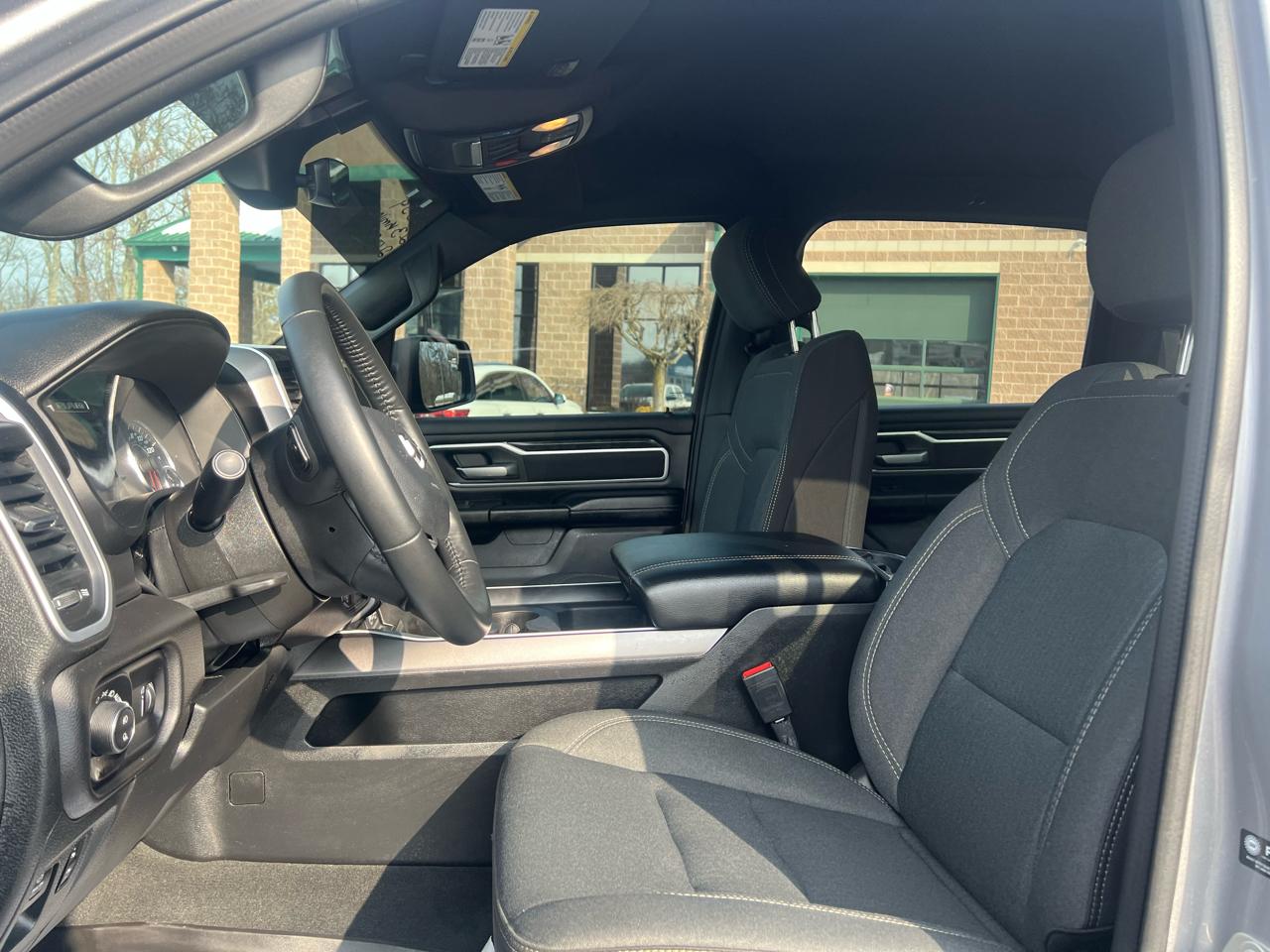 RAM 1500 Big Horn 4x4 Crew Cab 5'7" Box 2023