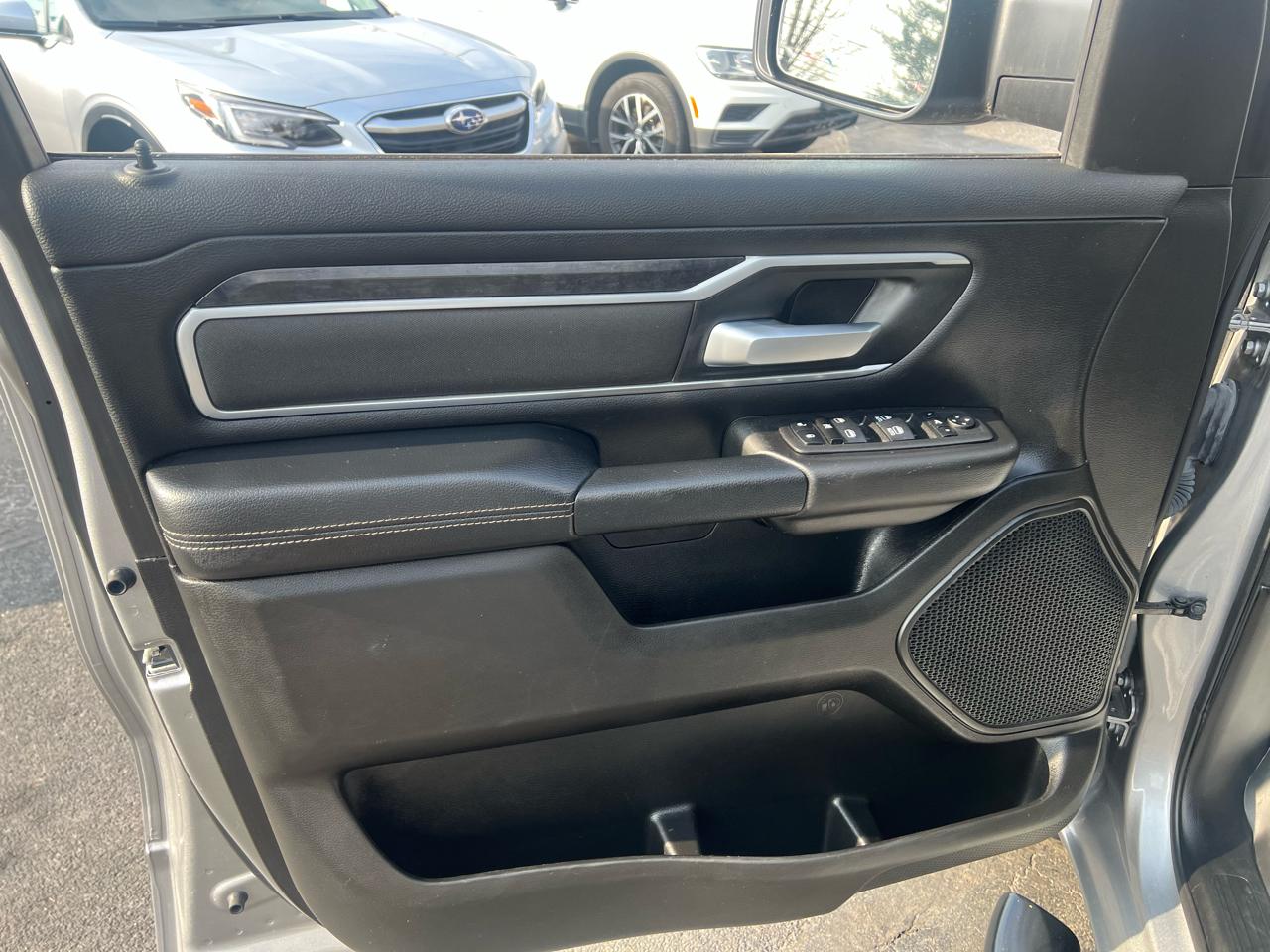 RAM 1500 Big Horn 4x4 Crew Cab 5'7" Box 2023