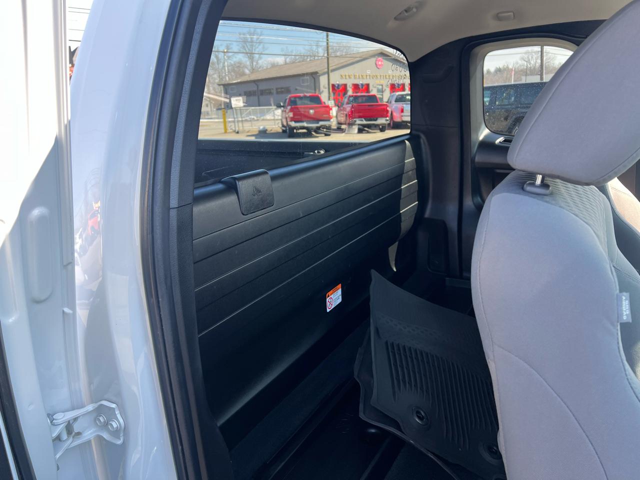 Toyota Tacoma 2WD SR5 Access Cab 6' Bed I4 AT (Natl) 2020