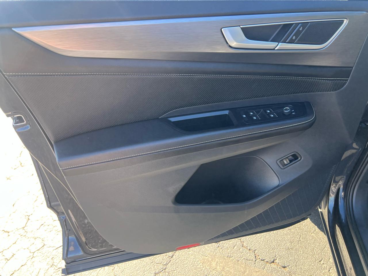 Volkswagen Atlas Cross Sport 2.0T SE w/Technology 4MOTION 2024