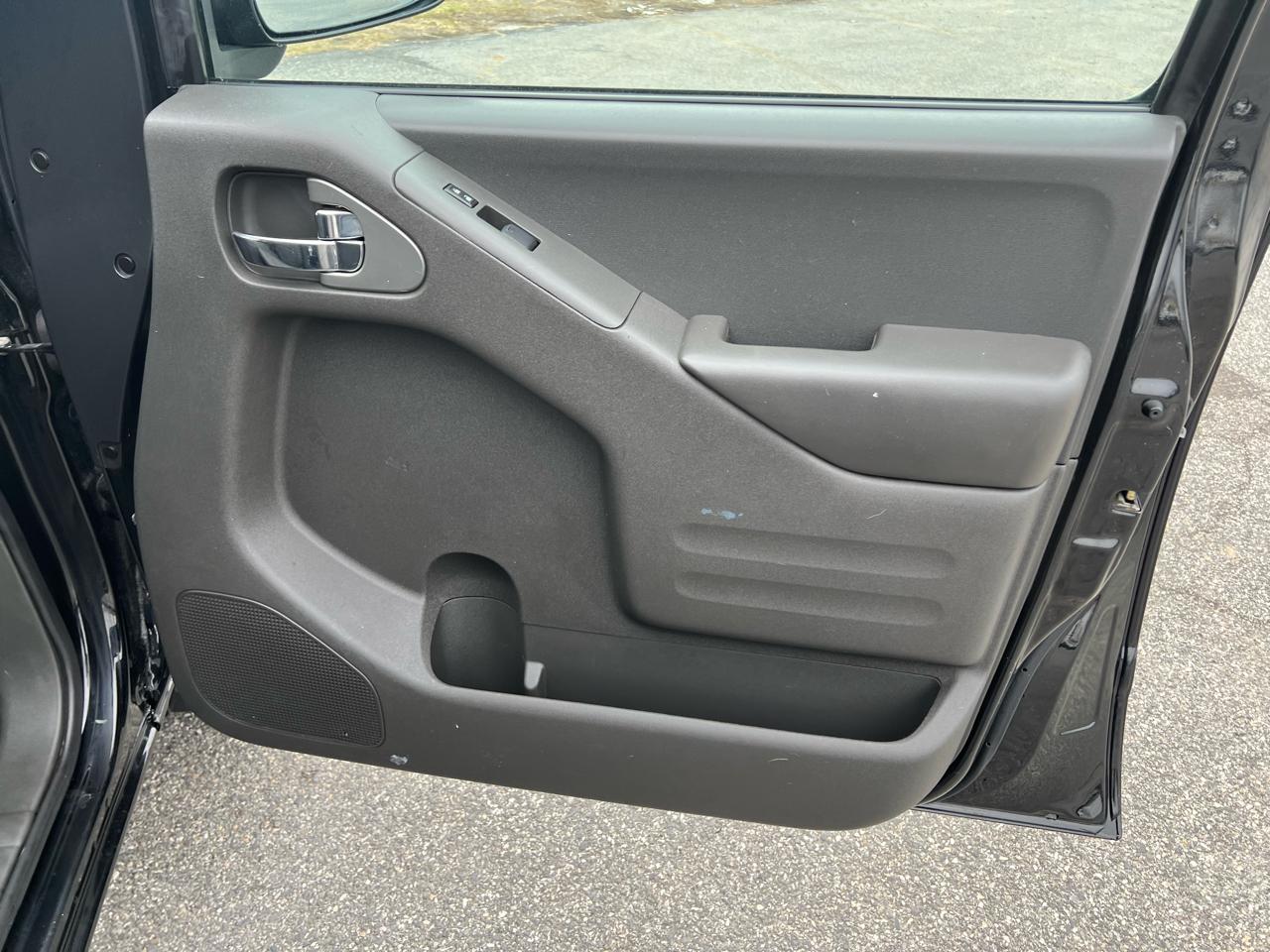 Nissan Frontier 4WD King Cab Auto SV 2016