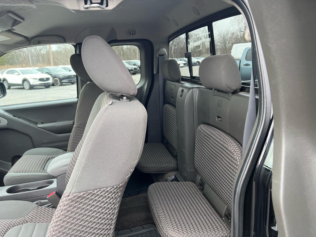 Nissan Frontier 4WD King Cab Auto SV 2016