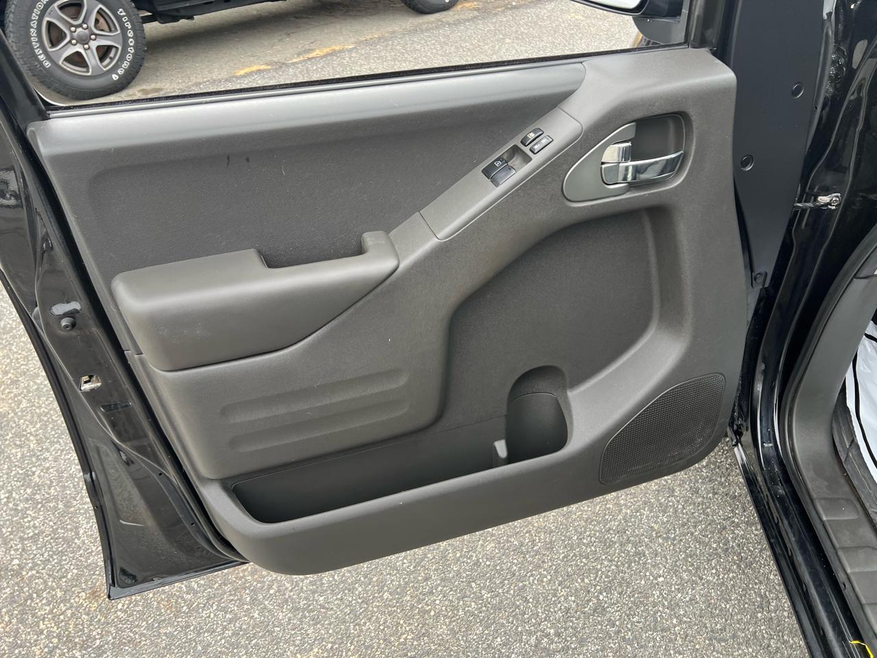 Nissan Frontier 4WD King Cab Auto SV 2016