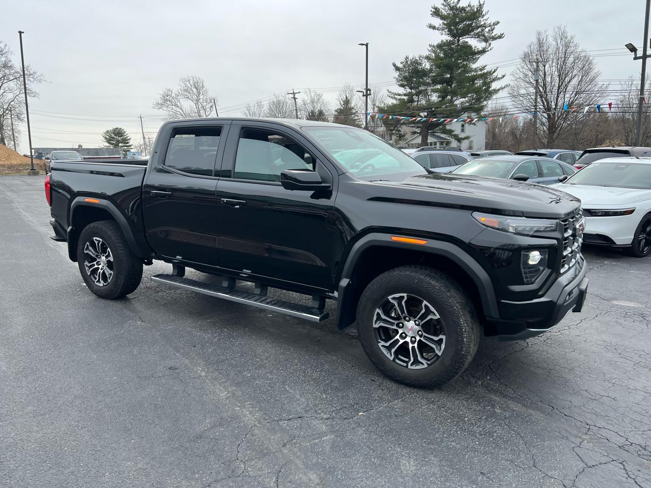 GMC Canyon 4WD Crew Cab AT4 2024