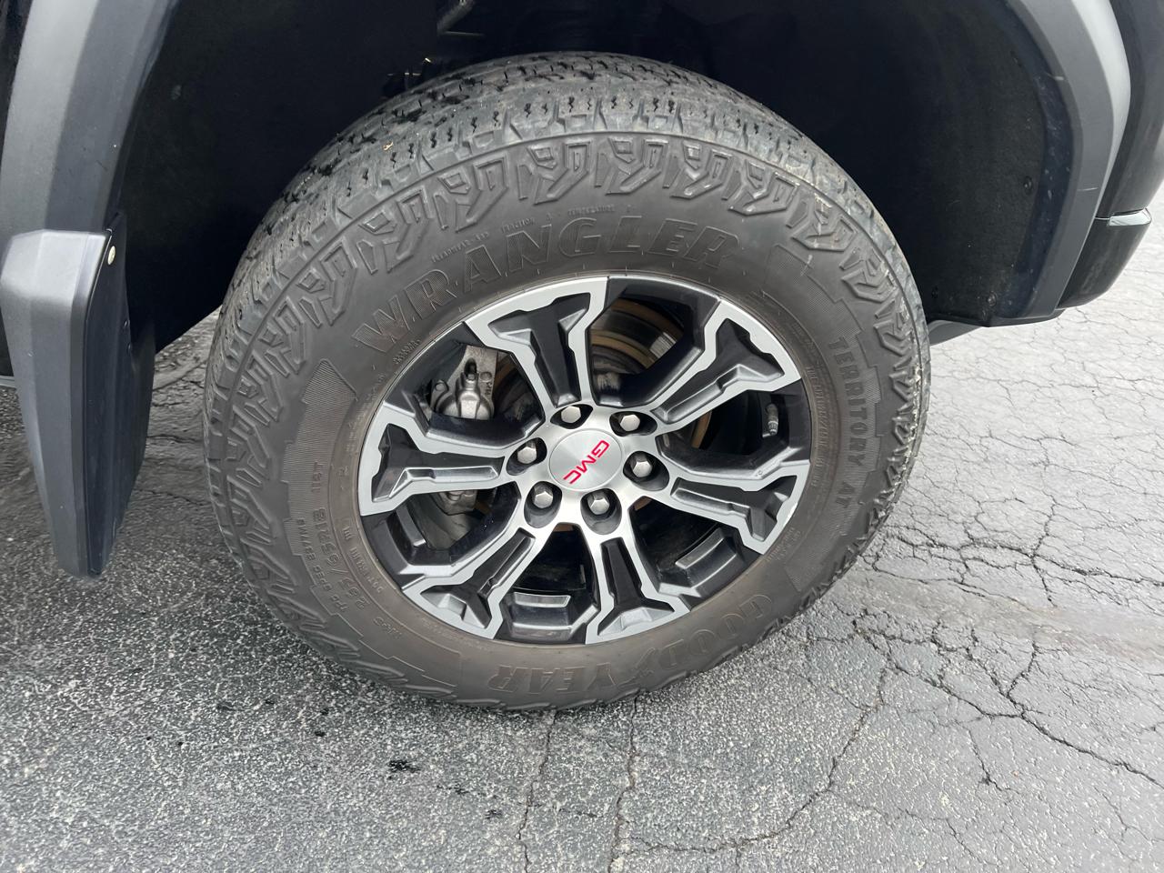 GMC Canyon 4WD Crew Cab AT4 2024