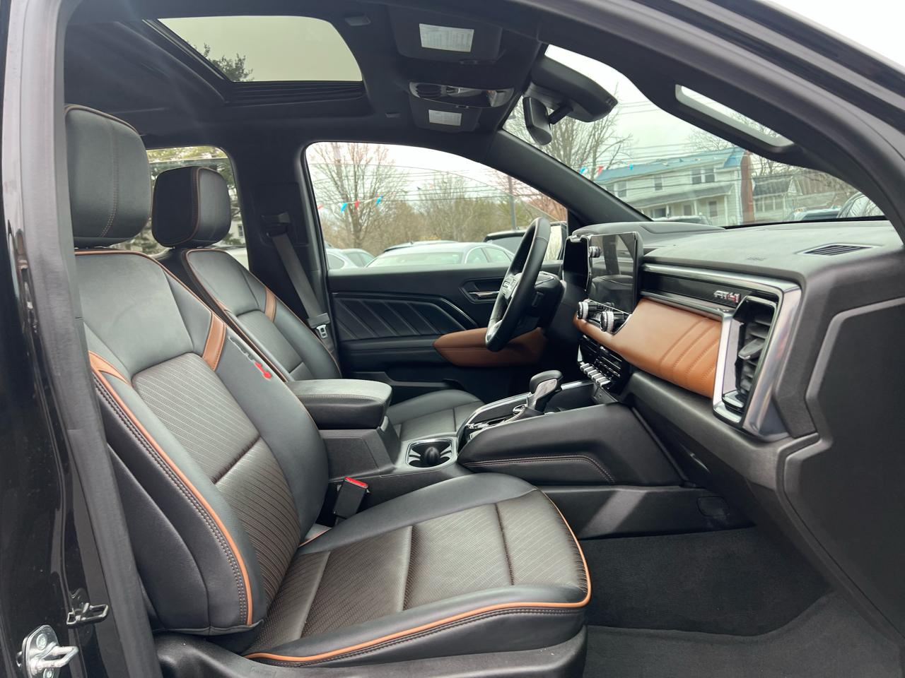 GMC Canyon 4WD Crew Cab AT4 2024