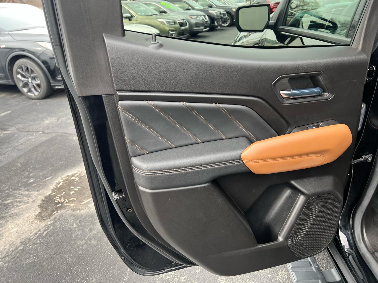 GMC Canyon 4WD Crew Cab AT4 2024