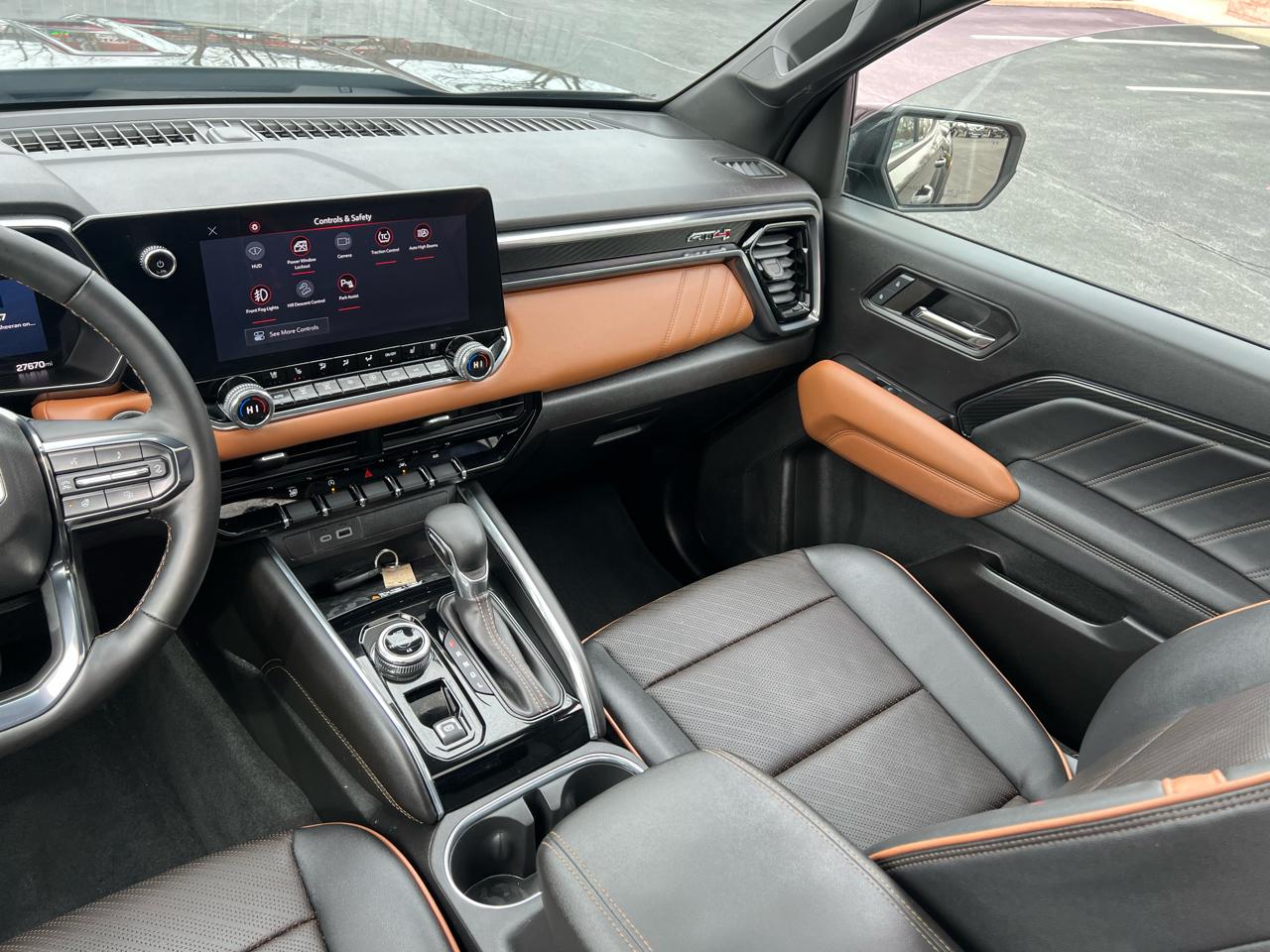 GMC Canyon 4WD Crew Cab AT4 2024