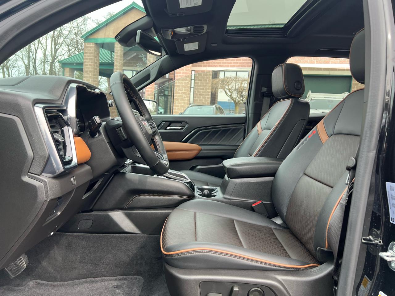 GMC Canyon 4WD Crew Cab AT4 2024