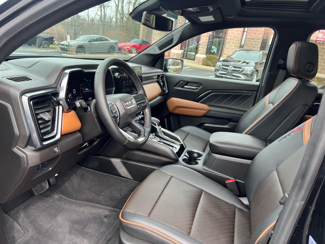 GMC Canyon 4WD Crew Cab AT4 2024