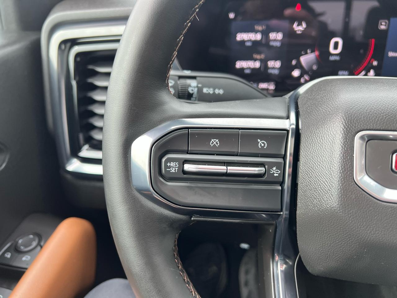 GMC Canyon 4WD Crew Cab AT4 2024