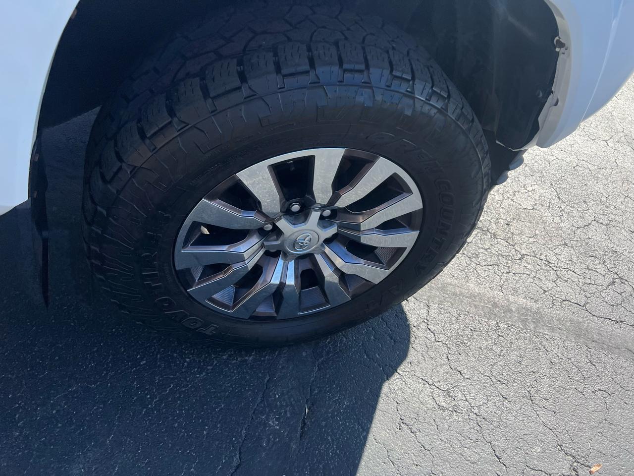 Toyota Tacoma 4WD Limited Double Cab 5' Bed V6 AT (Natl) 2021