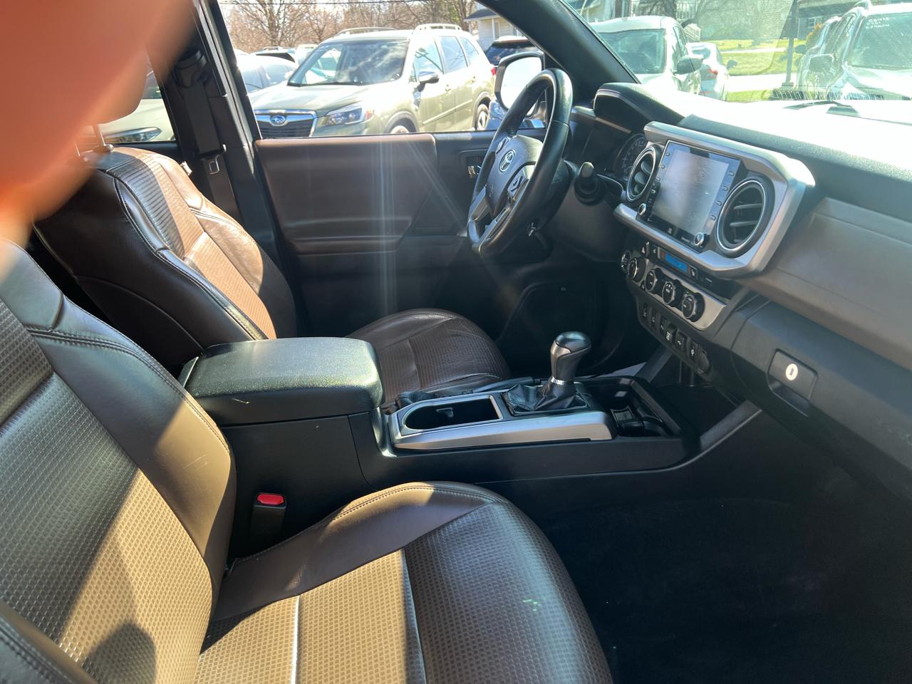 Toyota Tacoma 4WD Limited Double Cab 5' Bed V6 AT (Natl) 2021