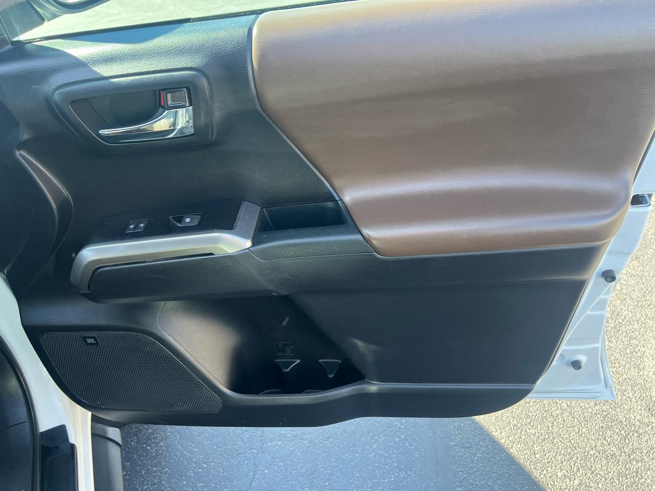 Toyota Tacoma 4WD Limited Double Cab 5' Bed V6 AT (Natl) 2021