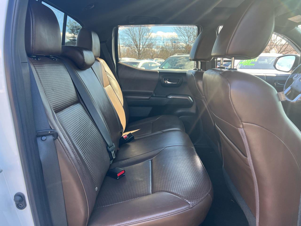 Toyota Tacoma 4WD Limited Double Cab 5' Bed V6 AT (Natl) 2021